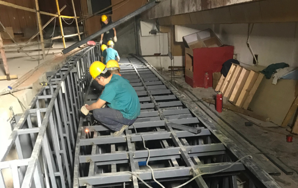 臺(tái)下機(jī)械